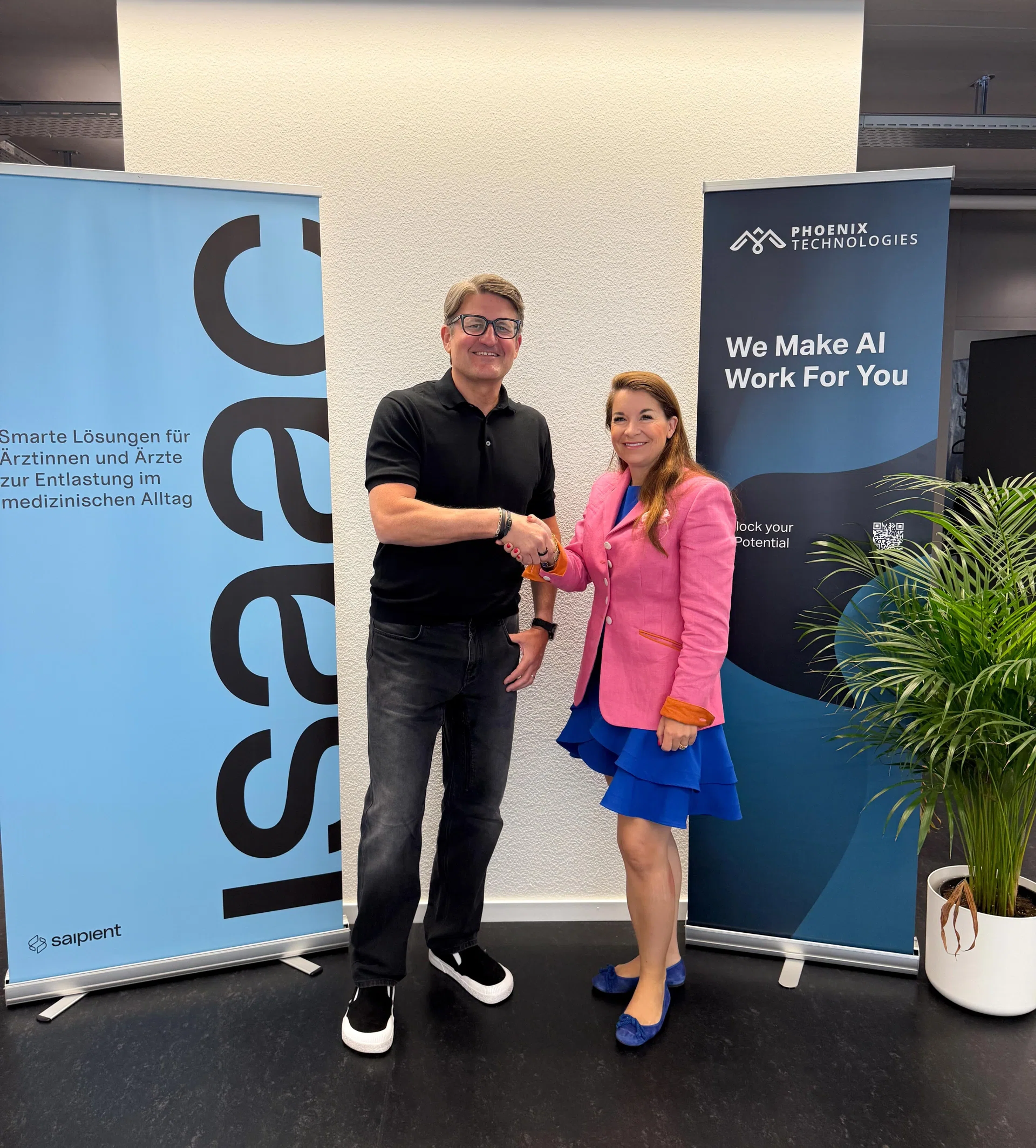 Carla Bünger, Founding Member and Board Member, Phoenix Technologies AG and Daniel Gasteiger, Co-Founder Saipient AG, responsible for Partnership Management